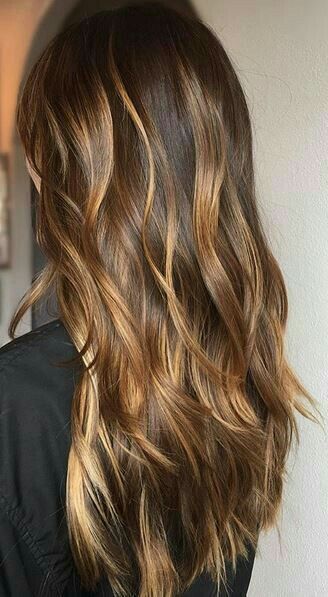 Gold highlights Hair Color Ideas For Brunettes Balayage, Honey Hair Color, Honey Caramel, Brunette Balayage, Fall Hair Cuts, Balayage Blonde, Honey Hair, Hair Color Highlights, Trendy Hair Color