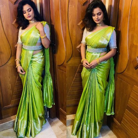 Lakshmi_shetty on Instagram: “I look my best in saree  Always 💚 One post for my self 🙈 . . Silk saree : @pashudh  Blouse : @avani_designstudio  #silksarees #sareelove❤️…” Ikat Blouse Designs, Pattu Saree Blouse Designs, Saree Blouse Neck Designs, Wedding Blouse Designs, Sari Blouse Designs, Indian Saree Blouses Designs, Silk Saree Blouse Designs, Half Saree Designs, Blouse Designs Silk