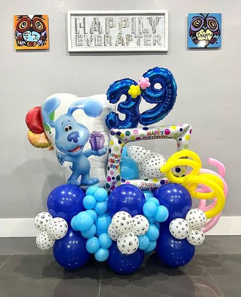 Balloon Arrangements, Blues Clues, Balloon Design, Cake Table, Organic Design, Balloon Bouquet, Clue, Birthday Theme, Hanukkah Wreath