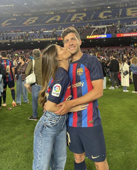 Coral Simanovich and Sergi Roberto Makeup Looks Taylor Swift, Senior Prom Captions, Senior Prom Captions For Instagram, Prom Captions For Instagram, Football Player Girlfriend, Wags Soccer, Profile Tiktok, Prom Captions, Soccer Girlfriend