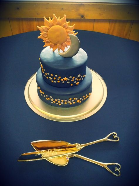 Sun moon and stars fondant wedding cake Sun And Moon Birthday Cake, Sun Cake Design, Sun And Moon Cake, Cake Tv Show, Housewarming Cake, Sun Cake, Fondant Wedding Cakes, Amazing Wedding Cakes, Edible Cake