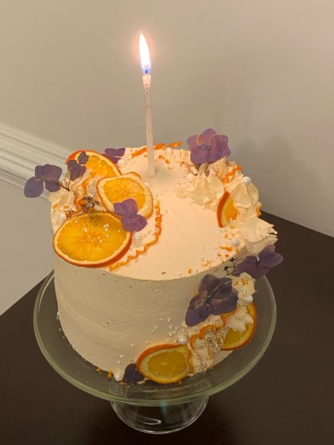 Mango Cake Aesthetic, Dried Citrus Cake, Orange Cake Aesthetic, Ethereal Cake, Bake Decorating, Artsy Cake, Flower Themed Party, Minimalistic Cakes, Abstract Cake