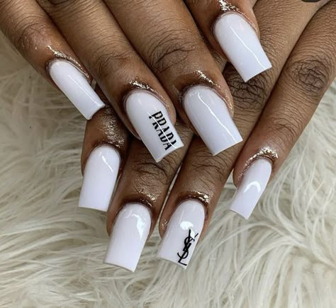 Acrylic Nail Designs With Hearts, White Acrylic Nails With Design Short, White Nails With Designs Short Square, White Short Acrylic Nails With Design, Cute White Nails Acrylic, Nails With Words, Nails For 13th Birthday, Cute White Acrylic Nails, Extra Acrylic Nails