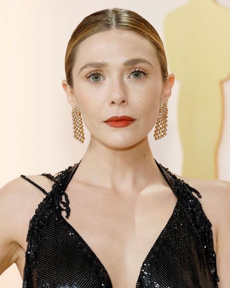 Elizabeth Olsen Makeup, Olsen Makeup, Lizze Olsen, Elizabeth Olsen And Scarlett Johansson, The Oscars 2023, Wanda X Vision, 2023 Oscars, Oscar Hairstyles, Wet Look Hair