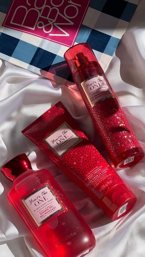 Best Body Mist From Bath And Body Works, Bath And Body Works Your The One, Bath And Body Works Birthday Gift Ideas, Lotions Bath And Body Works, Bath An Body Works, Body Bath Works, Best Smelling Bath And Body Works, Bath And Body Works Lotion Aesthetic, Best Bath And Body Works Lotion