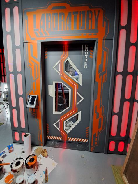 Cyberpunk Door Design, Spaceship Room Design, Spaceship Classroom Door, Sci Fi Room Decor, Star Wars Door, Futuristic Door, Spaceship Door, Gaming Cafe, Spaceship Decor