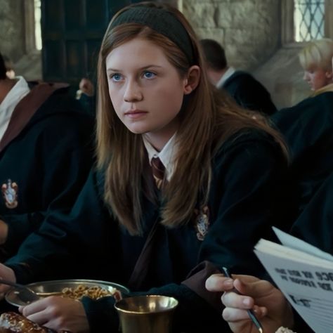 Harry Potter Ginny, Weasley Family, Harry Potter Girl, Harry And Ginny, Harry Potter Icons, Images Harry Potter, Bonnie Wright, Harry Potter Tumblr, George Weasley