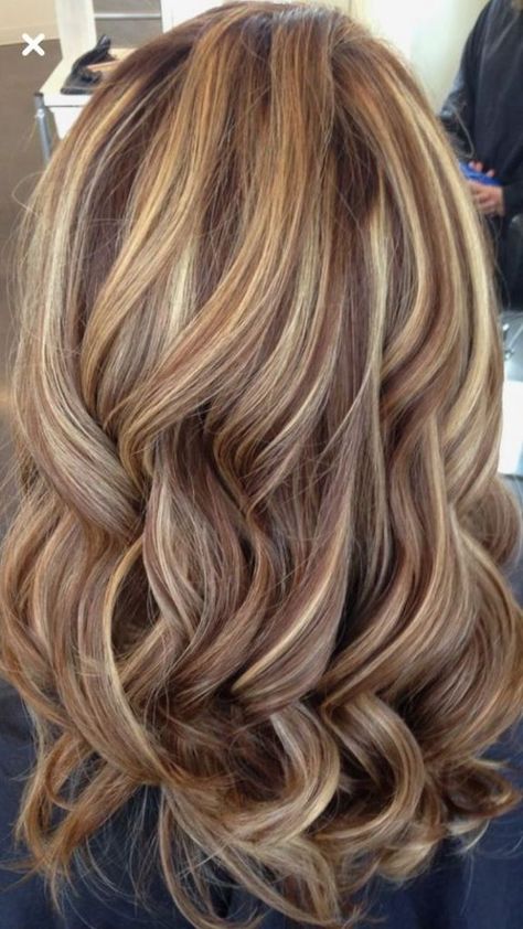 Caramel Blonde Highlights Brunette Hair Color With Highlights, Hair Lights, Brown Hair With Highlights And Lowlights, Pink Blonde Hair, Blond Balayage, Chocolate Brown Hair, Dark Roots Blonde Hair, Nice Hair, Brown Hair With Blonde Highlights