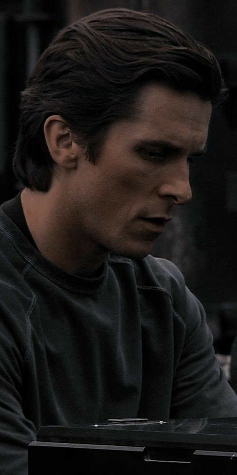 Patrick Bateman Style, Bruce Wayne Christian Bale Wallpaper, Patrick Bateman Hair, Christian Bale Hair, Bruce Wayne Christian Bale, Batman Haircut, Batman Christian Bale, Batman Concept, Patrick Bateman