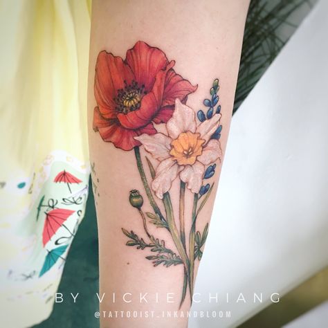 Vickie Chiang on Instagram: “Pretty flowers tattoo for the birthday girl Diamond 💎 💐 #poppy #daffodils #bluebonnets #inked #tattooedgirls #tattoos #watercolortattoo…” Poppy And Rose Tattoo, Narcissus Tattoo, Daffodil Flower Tattoos, Narcissus Flower Tattoos, Marigold Tattoo, Colorful Flower Tattoo, Violet Tattoo, Poppy Flower Tattoo, Carnation Tattoo