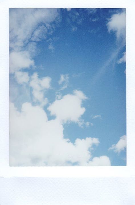 Sky Polaroid, Polaroid Photography, Polaroid Wall, Pastel Sunset, Polaroid Photo, Analog Photography, Trippy Wallpaper, Polaroid Pictures, Abstract Iphone Wallpaper