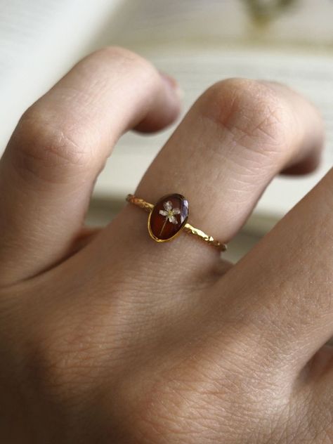 Resin Jewelry Aesthetic, Gem Wedding Rings, Plants Aesthetic Minimalist, Gold Ring Aesthetic, Real Gold Rings, Sun And Moon Jewelry, Jewelry Cottagecore, Minimalist Jewelry Gold, Plants Aesthetic