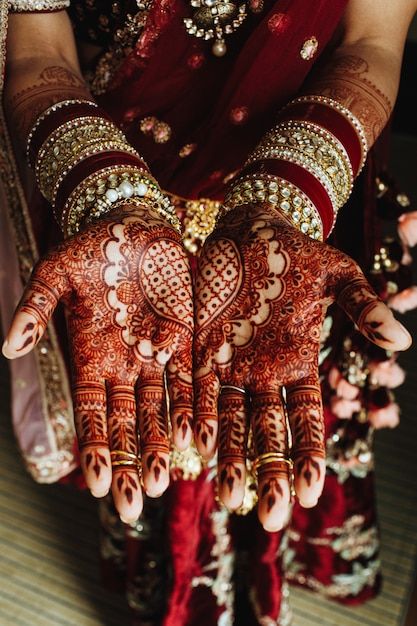 Indian Wedding Aesthetic, Wedding Henna, India Wedding, Bordeaux Color, Traditional Indian Jewellery, Wedding Mehndi, Beautiful Tattoo, Big Fat Indian Wedding, Indian Wedding Photos