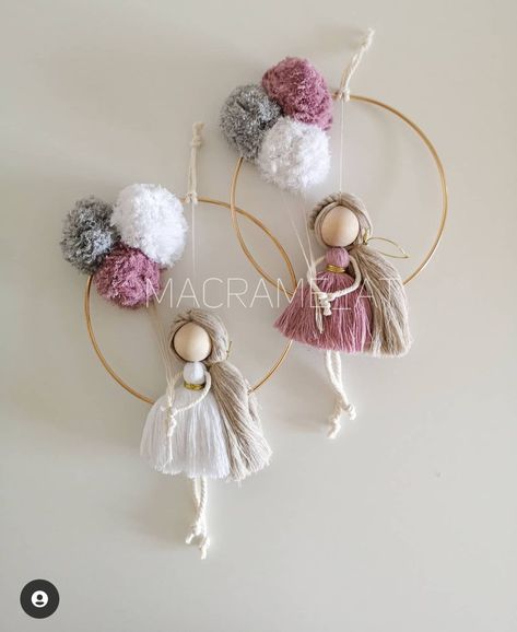 Macrame Kids Room, Macrame Baby Room, Diy Yarn Dolls, Diy Christmas Angel Ornaments, Diy Macrame Wall Hanging, Recuerdos Primera Comunion Ideas, Macrame Baby, Felted Wool Crafts, Yarn Dolls