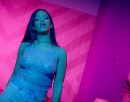 LA BONITA (‿ˠ‿) Rihanna Face, Rihanna Work, Anna Love, Winter Aesthetic, Instagram Video, Rihanna, Long Sleeve Dress, Perfect Clothing, Outfit Accessories