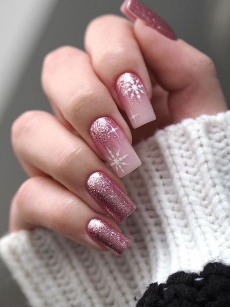 metallic pink long acrylic nails with snowflake Christmas Gel, Glitter Rosa, Pink Glitter Nails, Hot Pink Nails, Christmas Nails Easy, Cute Christmas Nails, Christmas Gel Nails, Nails Winter, Blush Nails