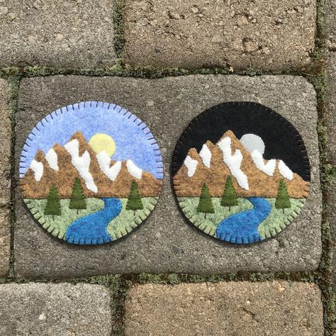 Diy Laine, Wool Felt Coasters, Diy Wool Felt, Wool Applique Kits, Penny Rug Patterns, Wool Coasters, Diy Wool, Mug Rug Patterns, Wool Felt Projects