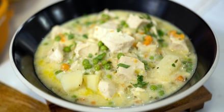 Joanna Gaines' Creamy Chicken Poblano Soup Recipe Chicken Potpie Soup, Potpie Soup, Turkey Gumbo, Chicken Pot Pie Soup Recipe, Chicken Potpie, Chicken Pot Pie Soup, Pot Pie Soup, Egg Drop Soup, Egg Drop