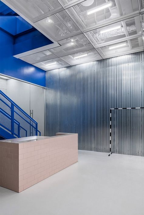 Virgil Abloh and AMO have designed an industrial-style retail space for Off-White’s Miami store that ‘explores the idea of the modern fulfilment center.’

Photography: Off-White Acne Store, Off White Store, Corrugated Wall, Staircase Drawing, Stainless Steel Shelving, Moveable Wall, Movable Walls, Steel Shelving, White Chair