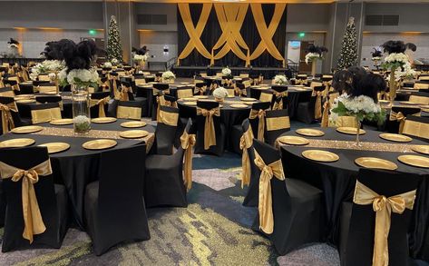 Quinceanera Set Up, Award Show Decor, College Grad Party Decor, Golden Acorn, Hollywood Birthday Parties, Gold Theme Party, Gatsby Birthday Party, 50th Birthday Centerpieces, Black And Gold Party Decorations