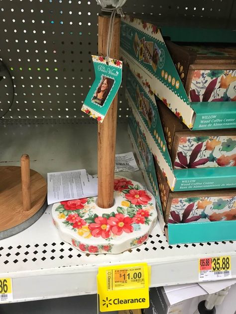 Huge Pioneer Woman Clearance Selection at Walmart NOW! Diy Pioneer Woman Decor Kitchen, Pioneer Woman Tablescape, Pioneer Woman Bedroom Ideas, Pioneer Woman Bedroom, Pioneer Woman Inspired Kitchen, Pioneer Woman Kitchen Ideas, Pasta Slaw, Pioneer Decor, Pioneer Woman Kitchenware