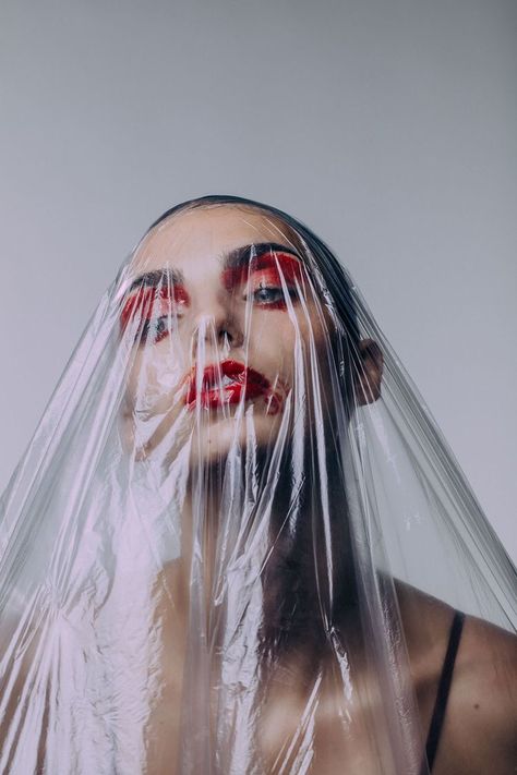 Weird Photography, Portraiture Photography, Shotting Photo, Photographie Portrait Inspiration, Self Portrait Photography, Creative Portrait Photography, Foto Tips, Conceptual Photography, Beauty Portrait