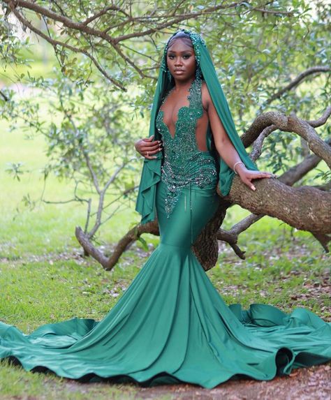 Best Formal Dresses, Sweep Train Prom Dress, Prom Dress Inspo, Gorgeous Prom Dresses, Green Prom, Prom Girl Dresses, Mermaid Evening Gown, Senior Prom Dresses, Classy Prom Dresses