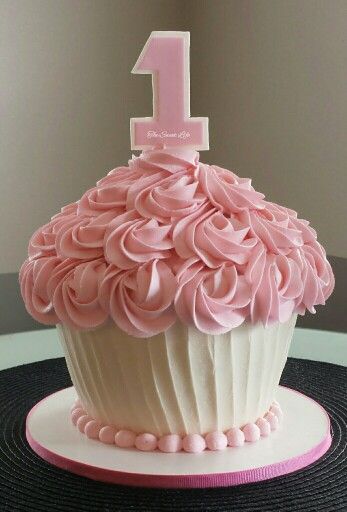 Twin Smash Cake, Cake Ideas For 1st Birthday, Ideas For 1st Birthday, Creative Cake Designs, Smash Cake Ideas, Cupcake Smash Cakes, Girls First Birthday Cake, Giant Cupcake Cakes