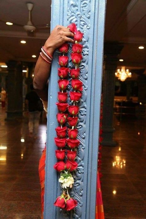 Getting a decorative and beautiful varmala for the wedding day is a tiny detail but an important one. Get some ideas for your varmala from here!#varmala #jaimala #varmalainspiration #weddinginspiration #indianwedding #weddingoutfit #realwedding #india #indian #indianweddingdecor #bridalinspiration #bridalwear Red Rose Jaimala, Varmala Indian Weddings, Red Rose Garland, Rose Garland Wedding, Indian Wedding Garland, Indian Wedding Flowers, Flower Garland Wedding, Marriage Decoration, Wedding Garland