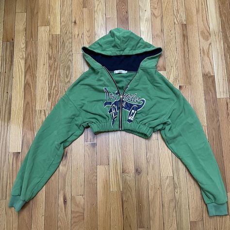 Edikted cropped zip-up hoodie - Size small Says “Los... - Depop Cropped Zip Up Hoodie Outfit, Zip Up Sweater Outfit, Super Cropped Hoodie, Depop Finds, Halloween Fits, Cropped Zip Up Hoodie, Dr Closet, Cropped Zip Up, Edgy Makeup