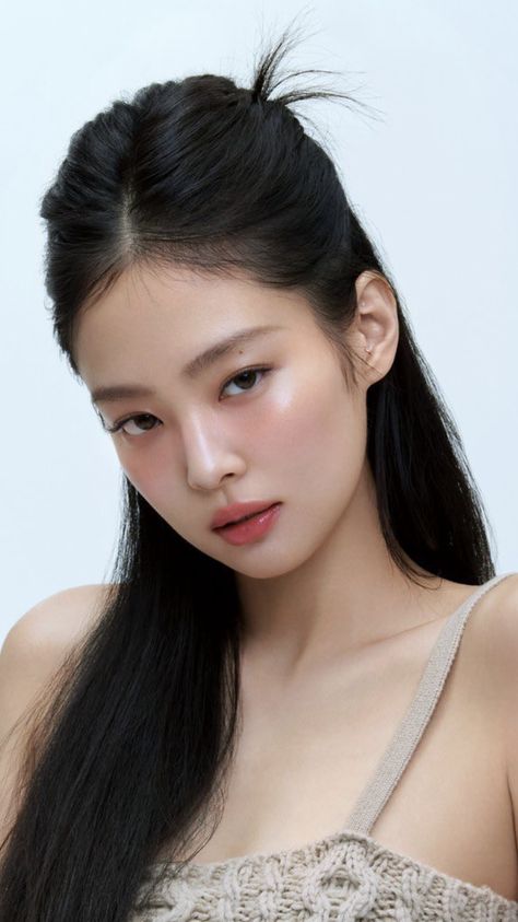 Effortless No Makeup Look, Jennie Makeup Look, Korean Ladylike Makeup, Jennie Makeup, Jennie Face, Makeup Ala Korea, Makeup Asia, Soft Makeup Looks, Celebrity Makeup Looks