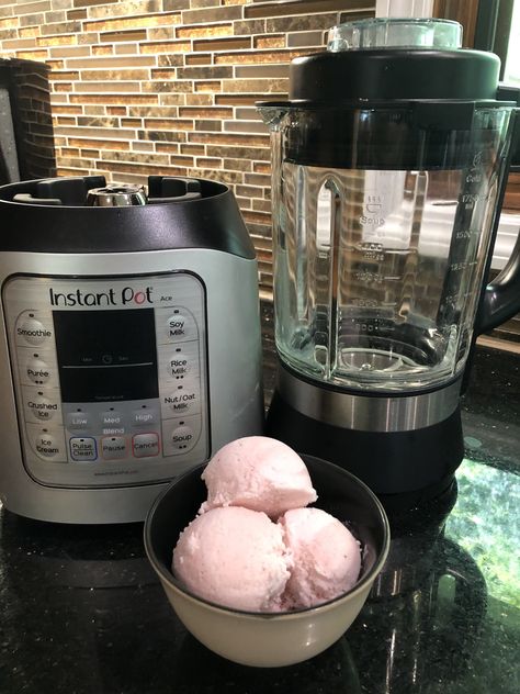 Quite possibly the easiest homemade ice cream ever. Home Made Ice Cream, Blender Ice Cream, Homemade Nut Milk, Easy Homemade Ice Cream, Making Ice Cream, Cooking Recipes For Dinner, Vanilla Ice Cream Recipe, Milk Smoothie, Milk Ice Cream