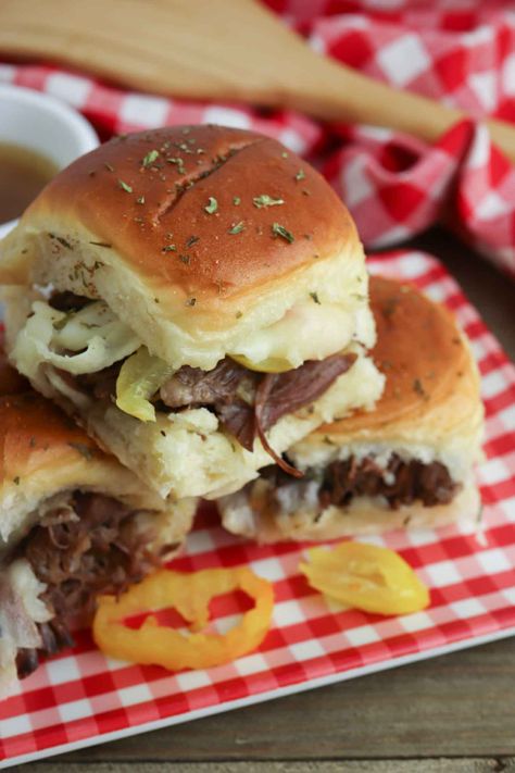 Crockpot Beef Sliders, Italian Beef Sliders Recipes, Slow Cooker Beef Sliders, Italian Roast Beef Sliders, Italian Roast Beef Crock Pot, Italian Beef Sandwiches Crockpot, Italian Beef Sliders, Roast Beef Sliders Recipes, Italian Roast Beef