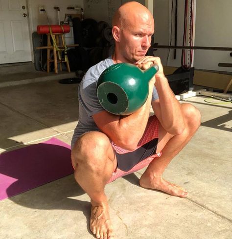 In this article we have designed four (4) kettlebell circuits you can do at home, with one kettlebell and your bodyweight. Kettle Bell Workout Men, Kettlebell Workout Routines, Kettlebell Routines, Kettlebell Challenge, Full Body Kettlebell Workout, Kettlebell Circuit, Weight Training Programs, Jiu Jitsu Training, Kettlebell Training