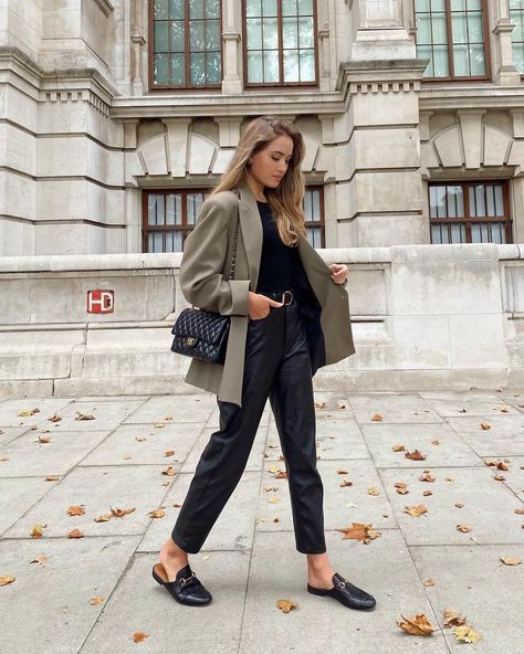 Kate Hutchins en Instagram: “How was everyone’s weekend? I fancy getting stuck into a new series tonight, please pop any recommendations down below 👇🏼🤍” Kate Hutchins, Street Wear Outfits, Cold Outfits, Fall Outfits For Work, Workwear Fashion, Work Wear Women, Wardrobe Style, Dressy Outfits, Outfits Women