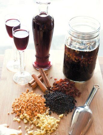 Elderberry Cordial, Herbal Liqueurs, Infused Spirits, Elderberry Tree, Cordial Recipe, Food As Medicine, Tasty Drinks, Small Glasses, Ginger Recipes