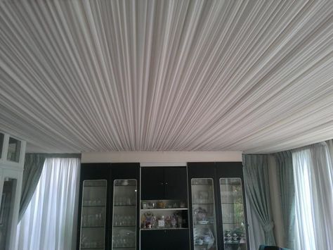 Diy Canopy Draping, Ceiling Fabric Ideas, Ceiling Draping Bedroom, Fabric Ceiling Ideas, Reed Ceiling, Tented Ceiling, Tulle Ceiling, Cloth Ceiling, Bunkhouse Ideas