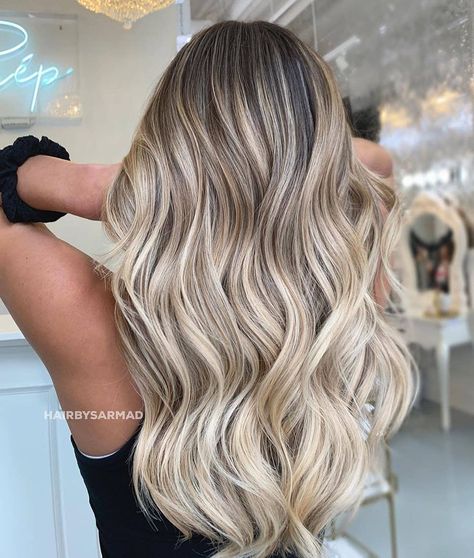 Foilyage Hair Blonde, Foilyage Hair Brunettes, Foilyage Hair, Hair In A Ponytail, Hot Hair Colors, Blonde Waves, Beautiful Hair Color, A Ponytail, Balayage Hair Blonde