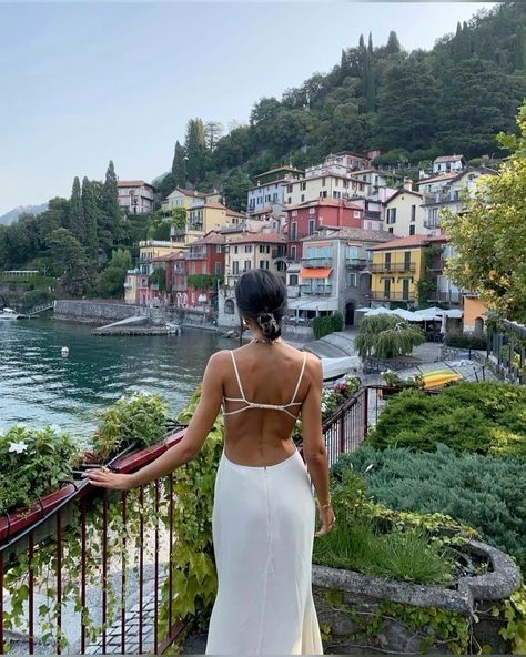 Lake Como Photo Ideas, Lake Como Outfit, Italian Summer Style, Summer Fits Aesthetic, Rome Outfits, Faceless Content, Italian Summer Outfits, Europe Travel Outfits, Summer Outfits 2024