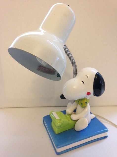 Snoopy ❤️ desk lamp Snoopy Lamp, Disney Merch, Peanuts Characters, Diy Mugs, Snoopy Pictures, Snoop Dog, Snoopy Love, Charlie Brown And Snoopy, Peanuts Gang