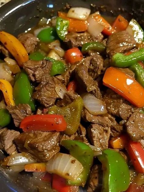 Peper Steak, Slow Cooker Gammon, Curd Recipes, Slower Cooker, Julie King, Steak Pie, Crockpot Stuffed Peppers, Pepper Steak Recipe, Slow Cooker Stuffed Peppers