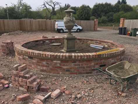 Fountain Driveway, Driveway Roundabout, Roundabout Driveway, Driveway Brick, Farm Entrance, Driveway Ideas, Brick Garden, Modern Backyard Landscaping, Reclaimed Brick