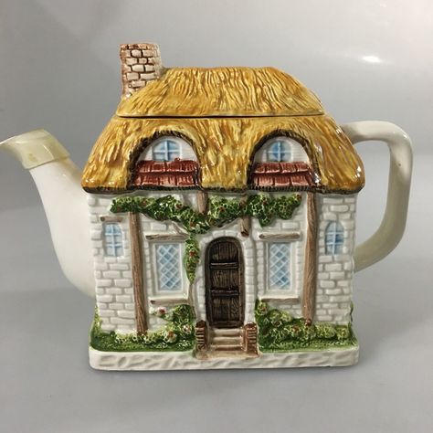 Otagiri English Thatched Roof Ivy Country Cottage Teapot 3 Cup Vintage 24 oz Cottage Teapot, Dinnerware Plates, Thatched Roof, Tea Pots Vintage, Tattoo Inspo, Serving Piece, Country Cottage, Coffee Pot, Pottery Art