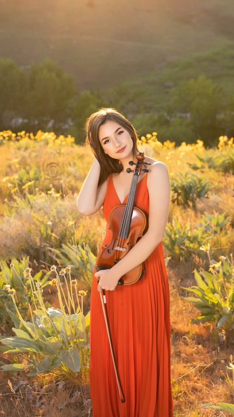 Violin Graduation Pictures, Pictures With Violin, Photography Poses With Violin, Senior Pics With Violin, Senior Picture Ideas Violin, Violin Senior Photos, Instrument Senior Pictures, Senior Photos With Violin, Violin Photoshoot Ideas