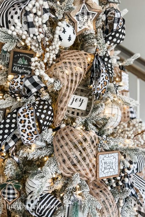 Diy Christmas Decorations Outdoor, Christmas Tree Ideas Red, Christmas Tree Ideas 2023, Wallpaper Aesthetic Christmas, Black White Christmas Tree, Christmas Wallpaper Aesthetic, Black Christmas Tree Decorations, Black Christmas Decorations, Black White Christmas