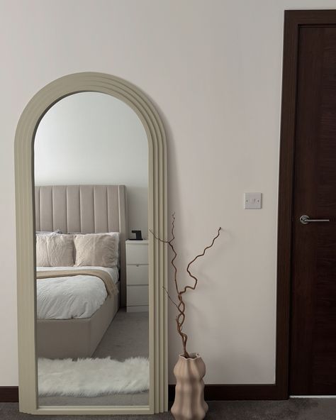 50 𝘴𝘩𝘢𝘥𝘦𝘴 𝘰𝘧 𝘣𝘦𝘪𝘨𝘦🤭 I appear to have a dominant shade of beige as you can see, so I’m tempted to attempt another DIY project to match the mirror to the rest of the room. What do you guys think? On another note, I’ve got one more day of work until I’m out of office for 2 weeks 😁😁 • Dressing room, dressing table, Ikea dressing table, perfume collection, dressing room inspo, dresser styling, neutral, vanity situation, minimal beauty, fragrance, aesthetic beauty, daily routine, Full length mi... Room Inspo Dresser, Neutral Vanity, Dressing Table Ikea, Vanity Ideas Bedroom, Fragrance Aesthetic, Office For 2, Room Dressing Table, Ikea Dressing Table, Ikea Dressing