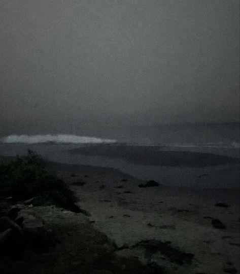 Dark Beach Asthetics Photos, Gloomy Night Aesthetic, Cloudy Night Aesthetic, Haunted Beach Aesthetic, Creepy Island Aesthetic, Creepy Sea Aesthetic, Spooky Island Aesthetic, Gloomy Town Aesthetic, Spooky Beach Aesthetic