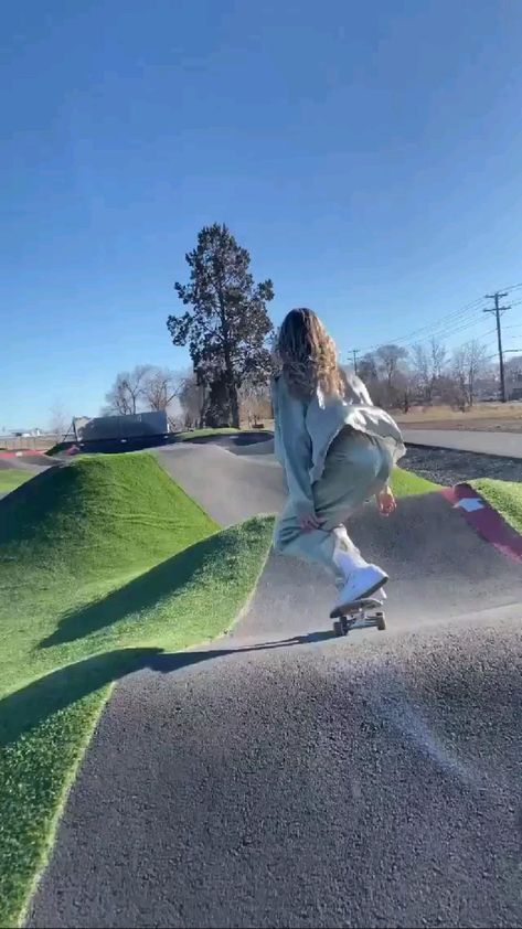 Skate Bord Aesthetic, Skate Park Aesthetic, Indiekid Aesthetic, Skate Bord, Skateboard Tricks, Profile Video, Skateboarding Aesthetic, Skateboard Videos, Beginner Skateboard