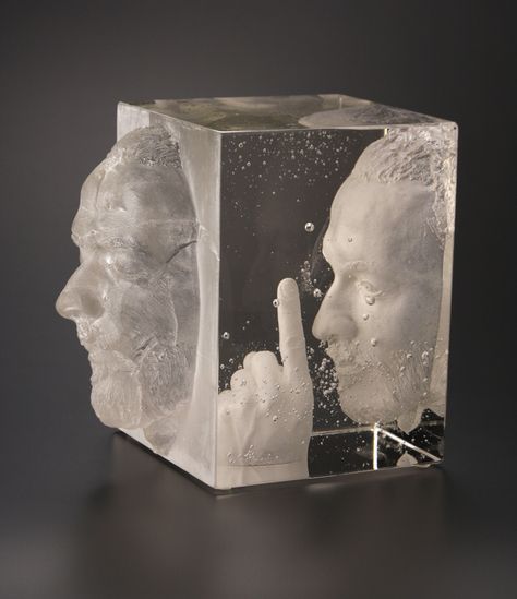 Reflecting by Kate Vogel cubo vidrio caras escultura Dimensional Art, Art Of Glass, Cast Glass, 3d Studio, Glass Artwork, Chihuly, Gorgeous Glass, Sculpture Installation, Crystal Art