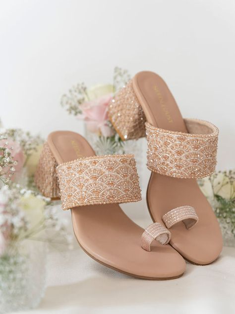 Bridal Sandals Heels, Indian Sandals, Wedding Sandals For Bride, Indian Wedding Shoes, Bride Sandals, Fancy Sandals, Modern Handbag, Indian Shoes, Pretty Sandals